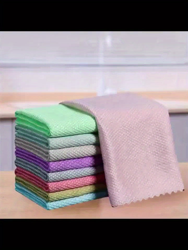 Pack of 6 Microfiber Cloths with Fish Scale Texture – Lint and Trace Free.